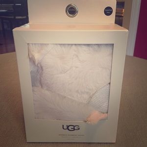 BNIB Ugg tall boot socks with faux fur trim